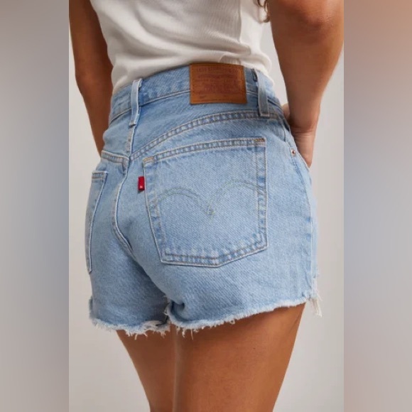 🌼LEVIS WEDGIE Short Light Wash Shorts size 28 - Picture 12 of 12